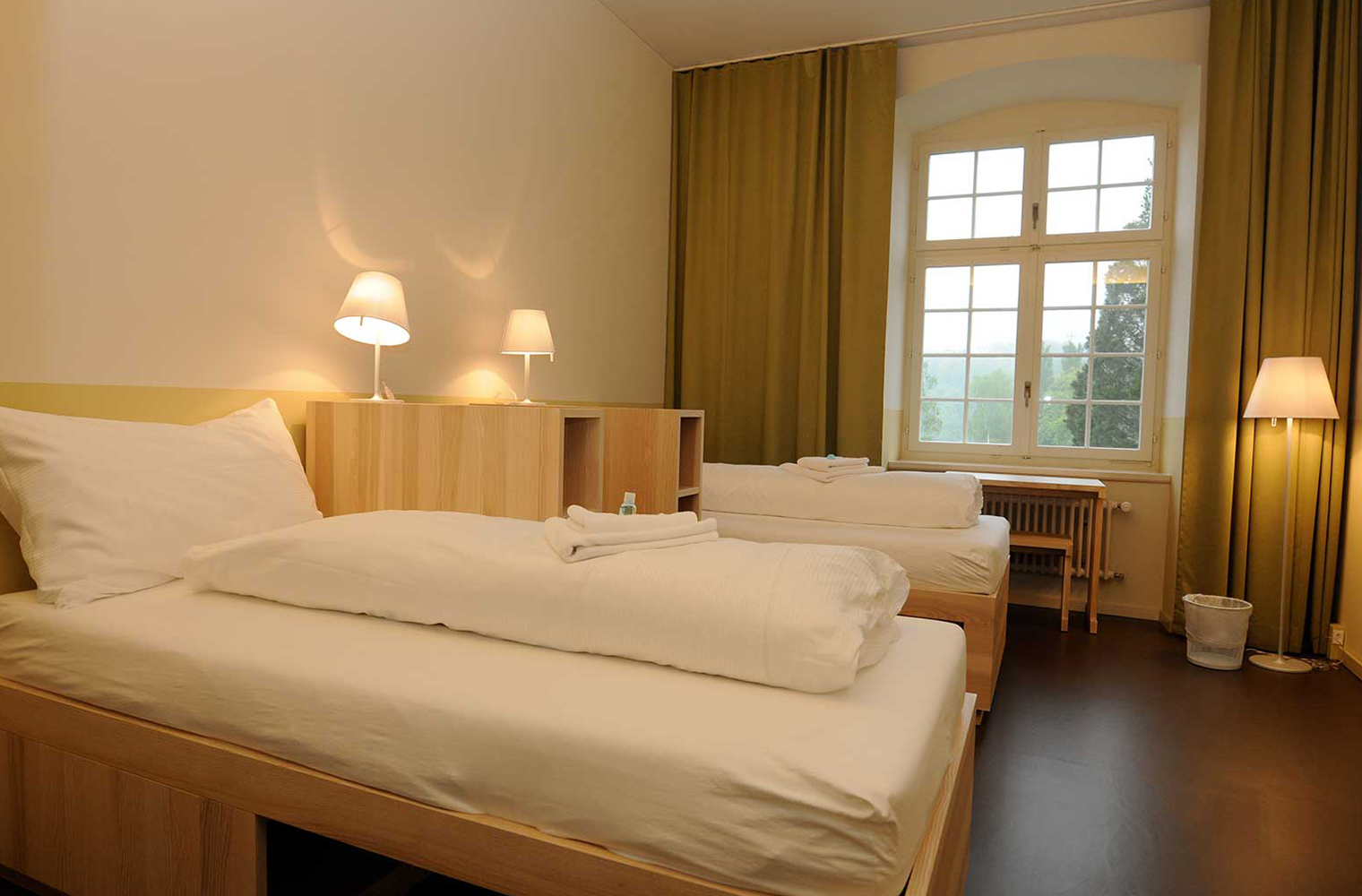 sn hoffmann  hotelzimmer 2014 grun.jpg